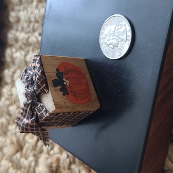 Halloween handcrafted wooden miniatures black cat and assorted pumpkin patch - Picture 2 of 3